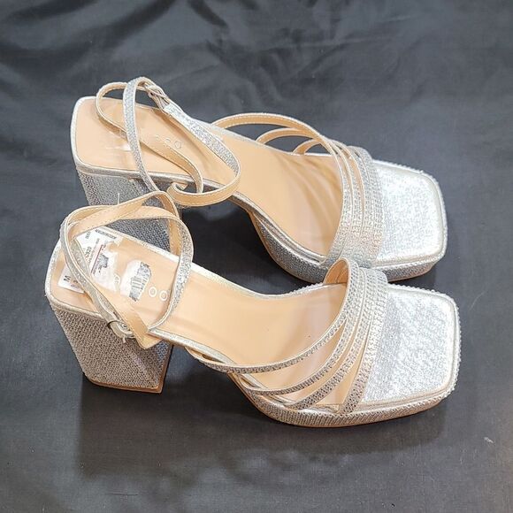 BRAND NEW BAMBOO STUDDED EMBELLISHMENTS PLATFORM SANDAL - Picture 2 of 15